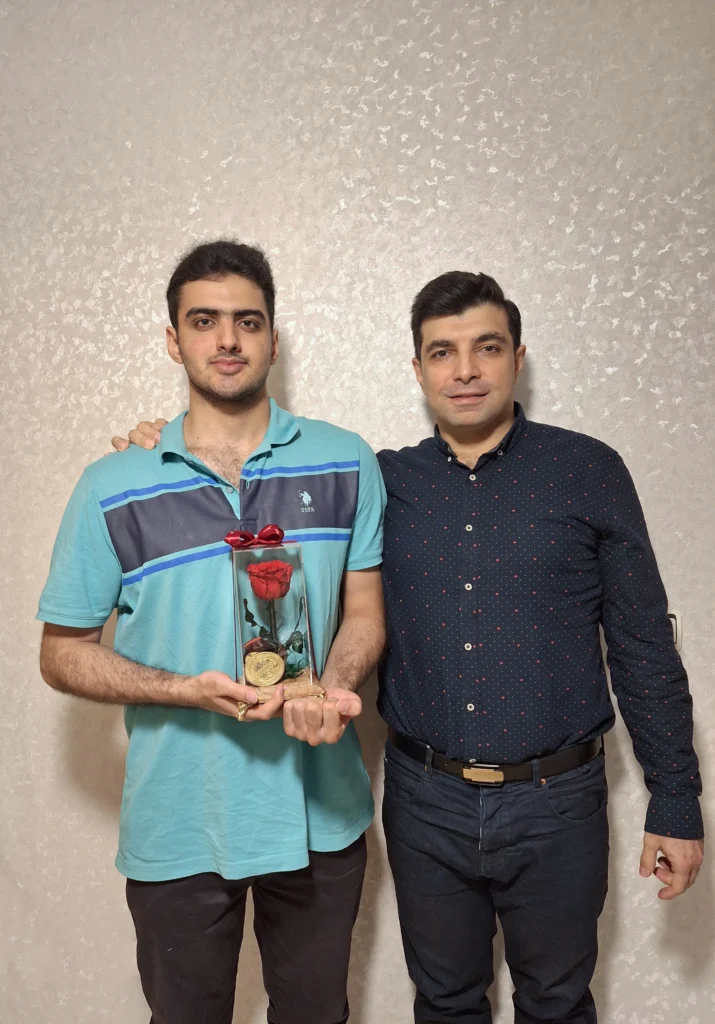 امید رضا نظری به همراه دکتر آرش خواجه